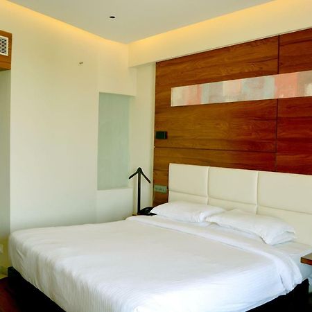 Rk Residency Hotel ทีรุปปูร์ ภายนอก รูปภาพ