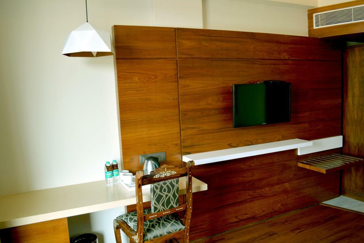 Rk Residency Hotel ทีรุปปูร์ ภายนอก รูปภาพ
