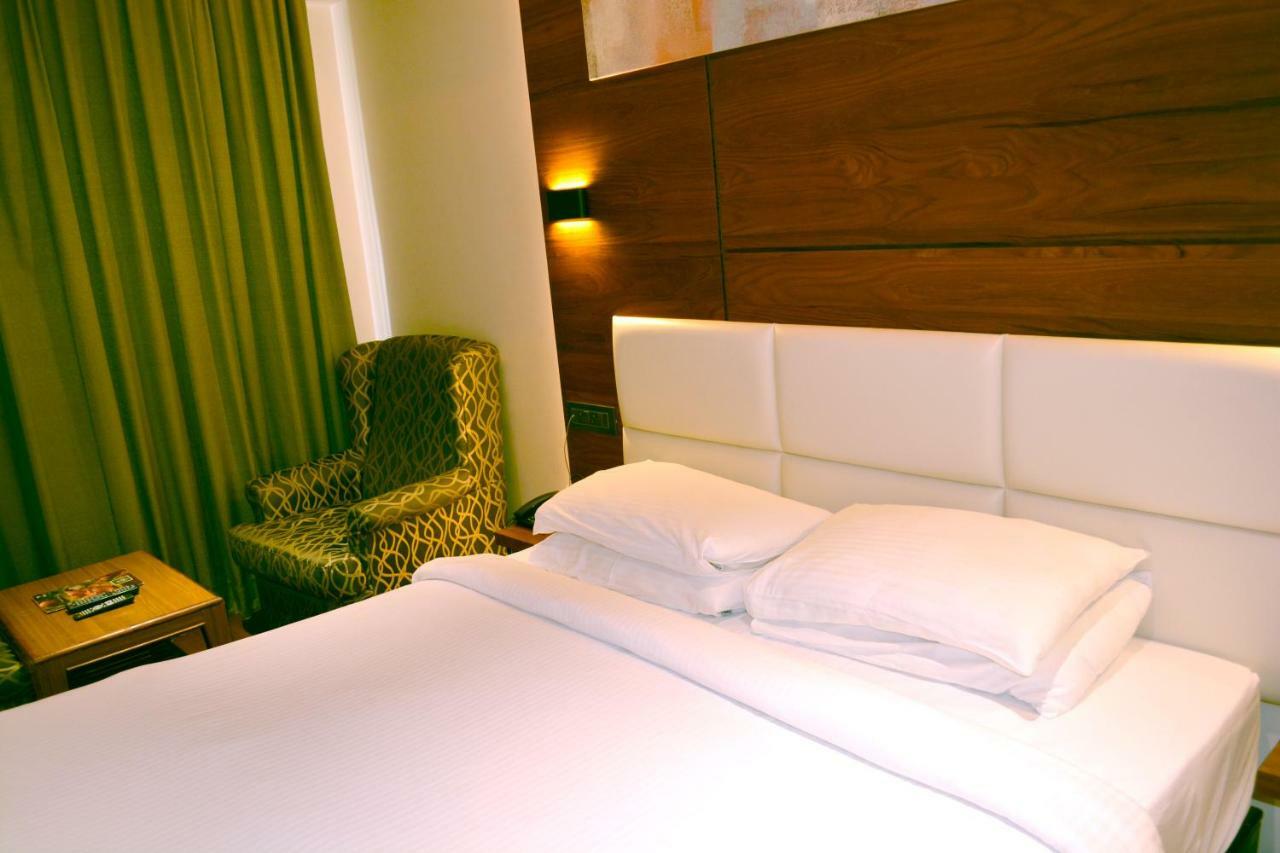 Rk Residency Hotel ทีรุปปูร์ ภายนอก รูปภาพ
