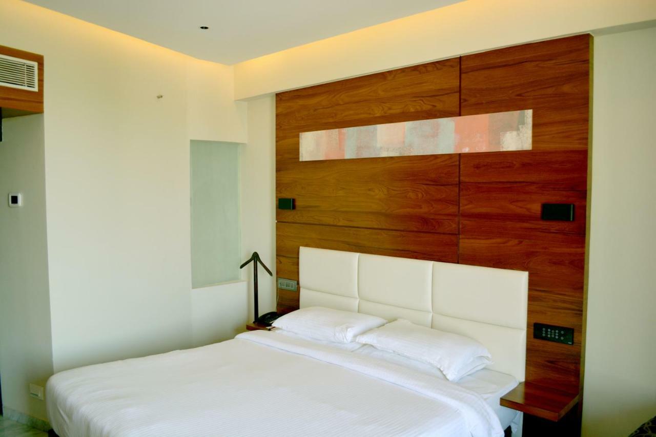 Rk Residency Hotel ทีรุปปูร์ ภายนอก รูปภาพ
